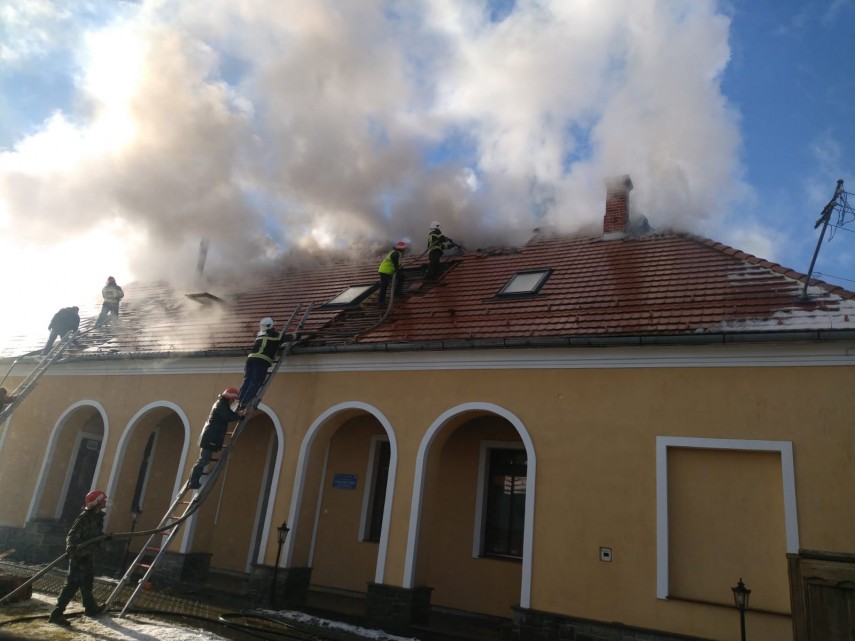 judetul harghita incendiu de amploare la o gradinita intervin mai multe echipaje de pompieri galerie judetul harghita incendiu de amploare la o gradinita intervin mai multe echipaje de pompieri galerie