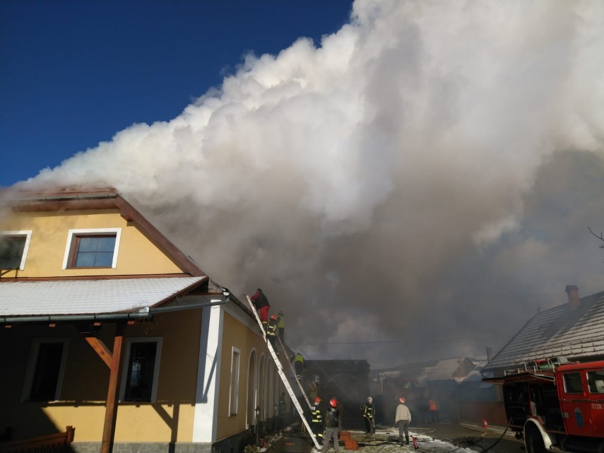 judetul harghita incendiu de amploare la o gradinita intervin mai multe echipaje de pompieri galerie judetul harghita incendiu de amploare la o gradinita intervin mai multe echipaje de pompieri galerie
