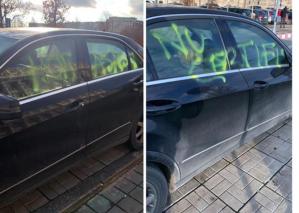Un deputat afirmă că i-a fost vandalizată maşina în curtea Palatului Parlamentului, deşi el nu a susţinut niciodată certificatul verde