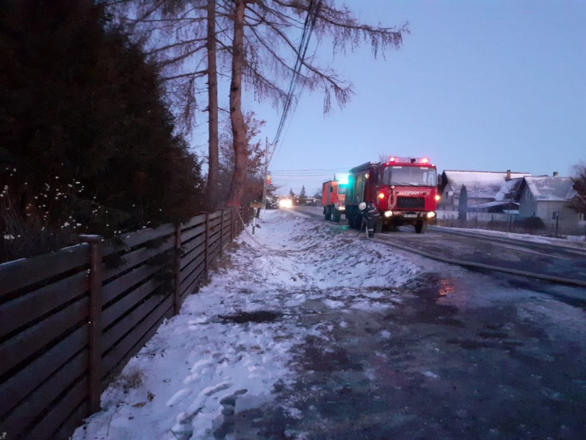 judetul suceava o femeie ranita intr un incendiu devastator izbucnit la un canrton silvic galerie foto judetul suceava o femeie ranita intr un incendiu devastator izbucnit la un canrton silvic galerie foto