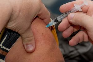 Un bărbat din Slovenia a fost arestat. S-a vaccinat de şapte ori ca să procurare certificatul verde pentru persoane