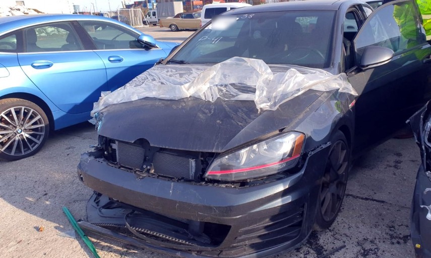 doua containere incarcate cu tone de piese auto second hand pentru un constantean depistate de politistii doua containere incarcate cu tone de piese auto second hand pentru un constantean depistate de politistii