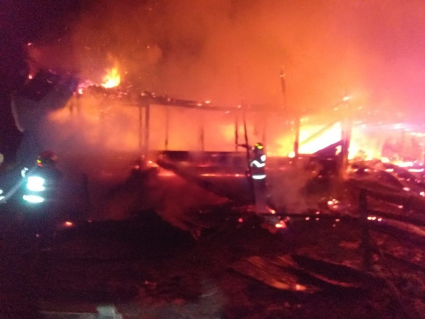 patru persoane ranite intr un incendiu devastator la campulung moldovenesc judetul suceava galerie foto patru persoane ranite intr un incendiu devastator la campulung moldovenesc judetul suceava galerie foto