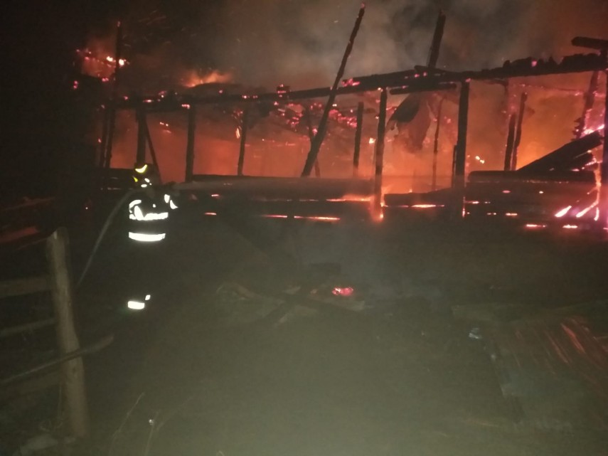 patru persoane ranite intr un incendiu devastator la campulung moldovenesc judetul suceava galerie foto patru persoane ranite intr un incendiu devastator la campulung moldovenesc judetul suceava galerie foto