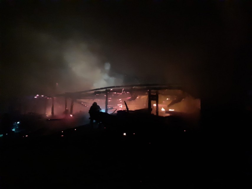patru persoane ranite intr un incendiu devastator la campulung moldovenesc judetul suceava galerie foto patru persoane ranite intr un incendiu devastator la campulung moldovenesc judetul suceava galerie foto