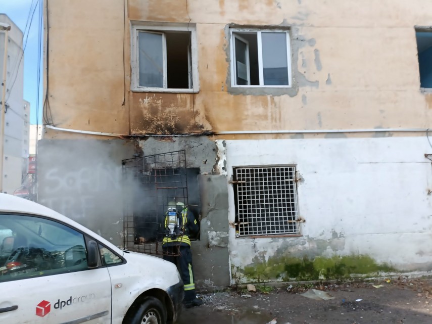 incendiu la un bloc parasit din constanta in ziua de craciun galerie foto video 768213 incendiu la un bloc parasit din constanta in ziua de craciun galerie foto video 768213