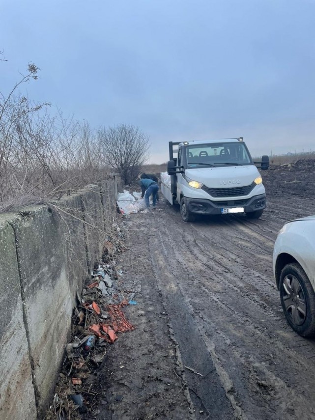 constanta un barbat s a ales cu amenda si a ramas fara vehicul pentru depozitarea nerespectare a deseurilor constanta un barbat s a ales cu amenda si a ramas fara vehicul pentru depozitarea nerespectare a deseurilor