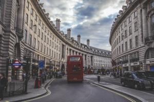 Guvernul britanic a anunțat noi condiţii de acces pe piaţa muncii din Regatul Unit la începutul anului 2022